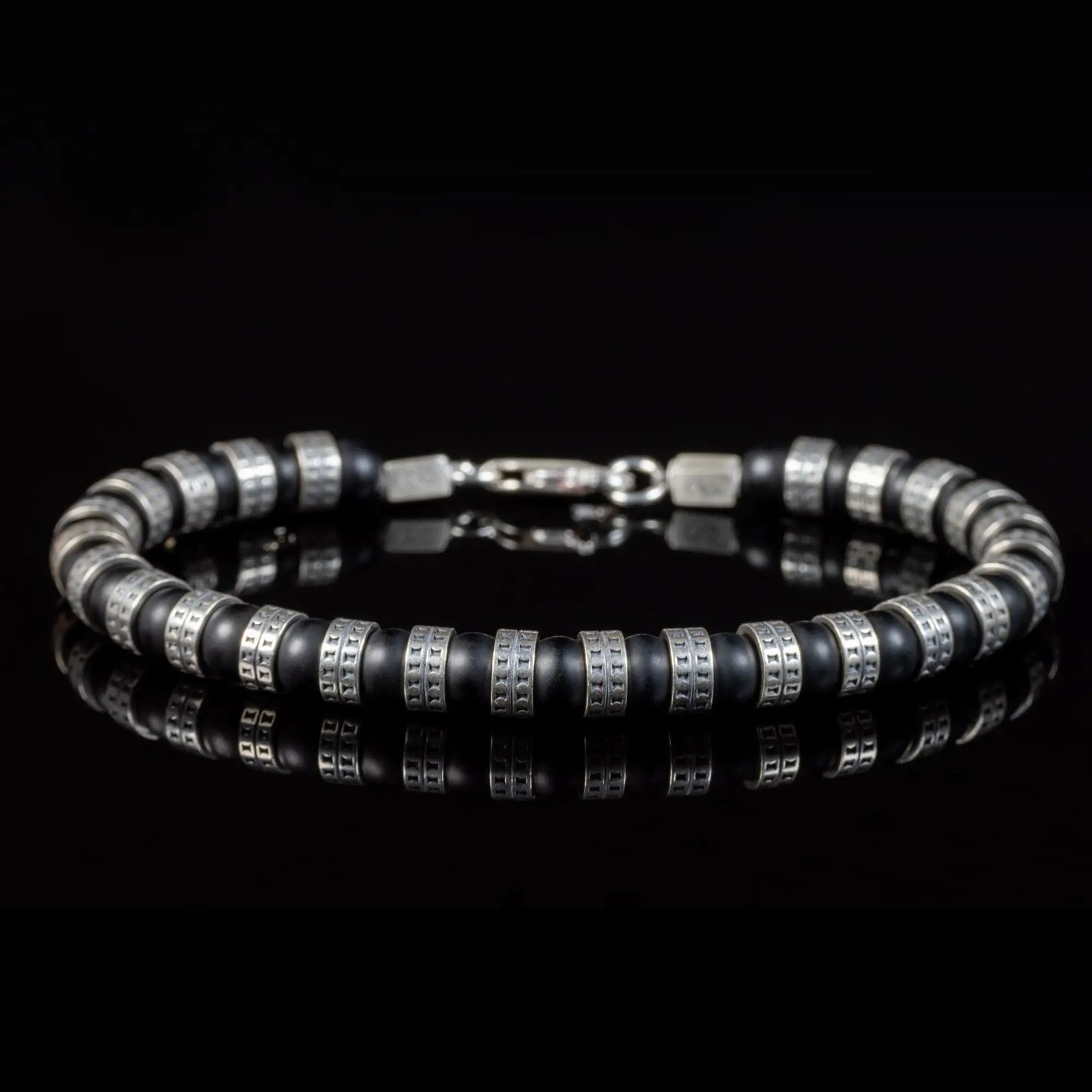 ArmoredMatteOnyxBraceletVII_6mm_-solo-productshot_jpg.jpg Armored Matte Onyx Bracelet VII (6mm) - 图片 1