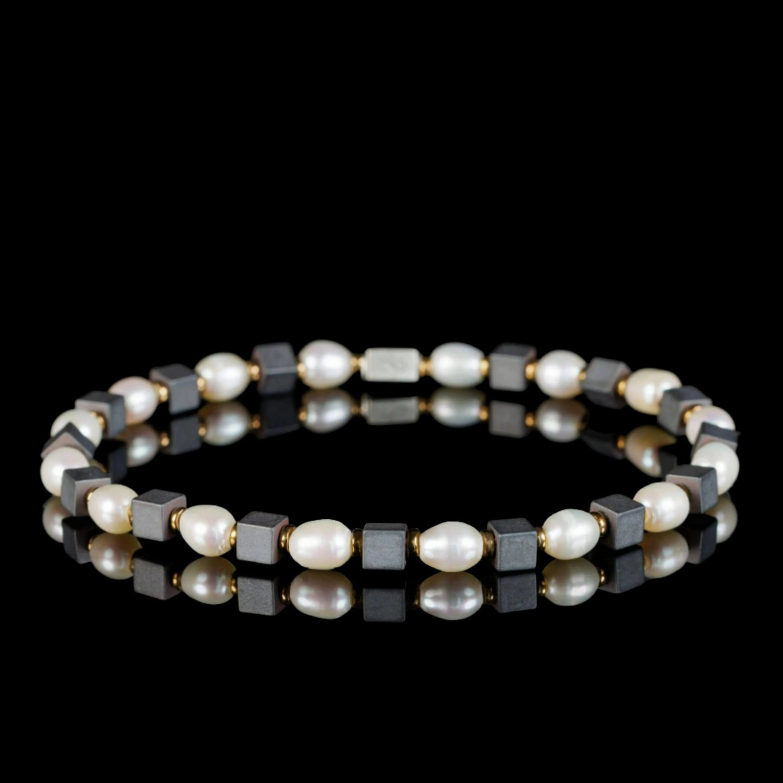 Pearl-HematiteCubeBraceletI_4-7mm.jpg Pearl - Hematite Cube Bracelet I (4-7mm) - 图片 1
