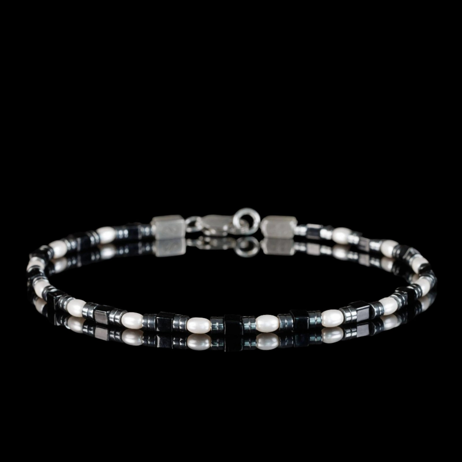 WhitePearl-BlackBraceletII_3mm.jpg White Pearl - Black Bracelet II (3mm) - 图片 1