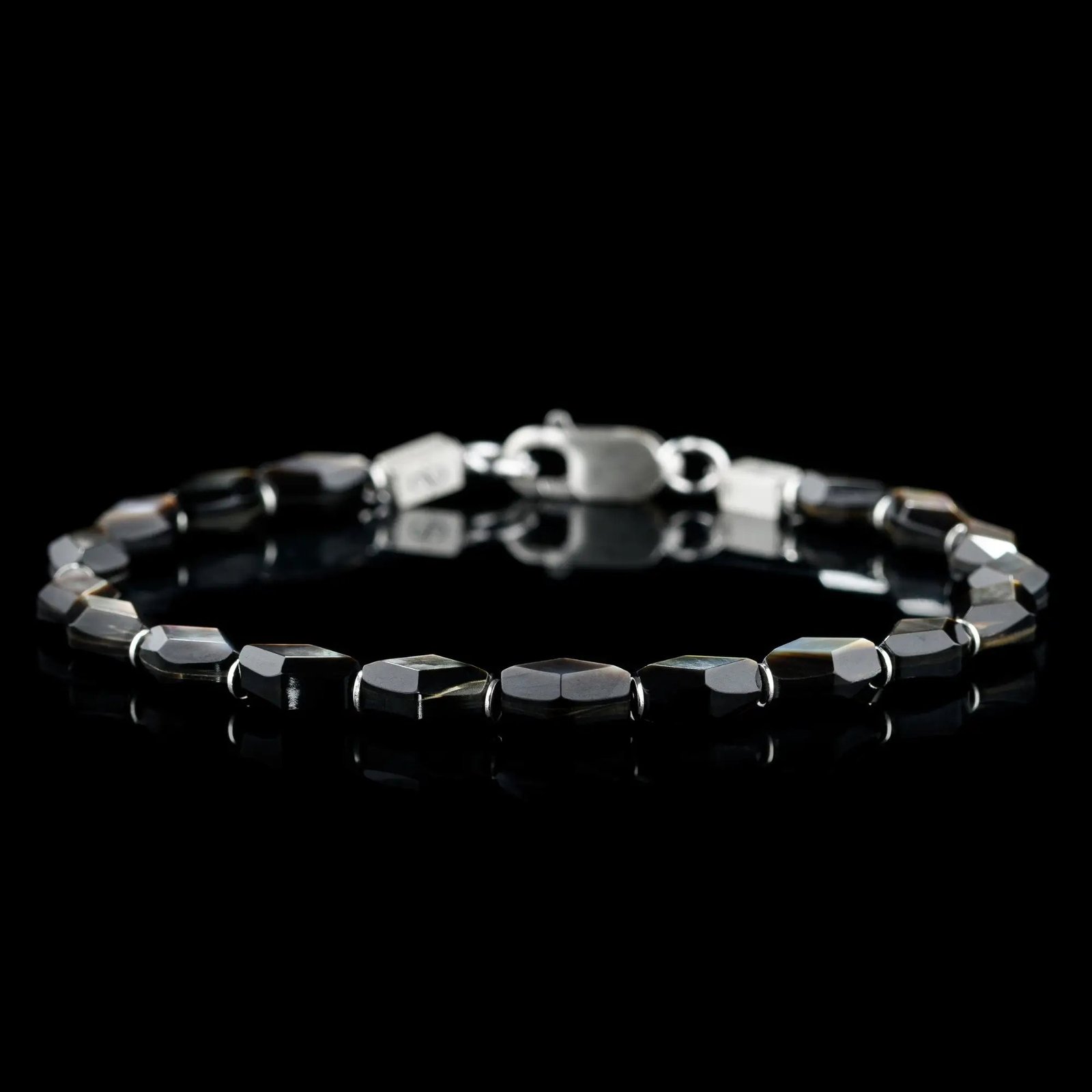 black-lip-oyster-bracelet-for-men-ii-9x6mm-hero.jpg Black Lip Oyster Bracelet II (9x6mm) - 图片 1